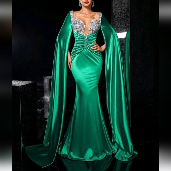 Romantic And Sexy Green Sequin Stitching,Knitted Stretch Satin Dress - Picture 1 of 6